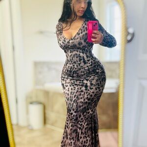 Body shaper dress 
Will fit medium 28 to large 32 inch 

Never been use like new